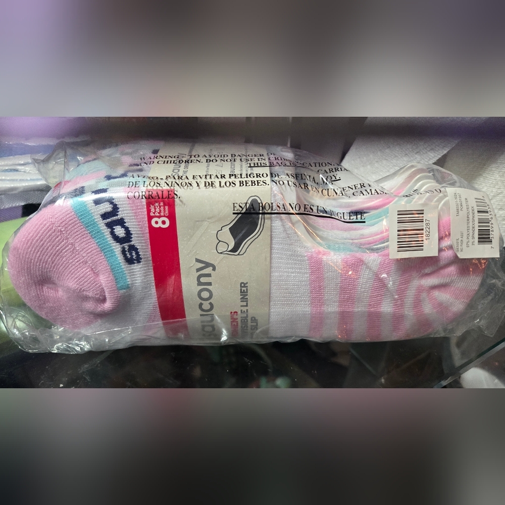 Saucony 8 Pack Womem's Invisible Liner No Slip Socks New in Package L 10-13 - Picture 2 of 6